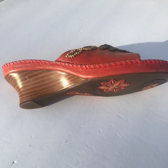 Clark’s Beaded Hand Embroidered Slide. Burnt Orange. 2 1/2 heel. Size 7 1/2 M - Picture 4 of 5